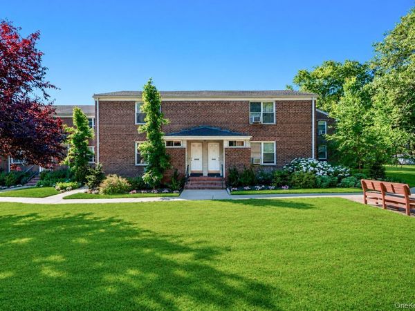 75 Edwards Street , Unit 1C, Roslyn Heights, NY 11577
