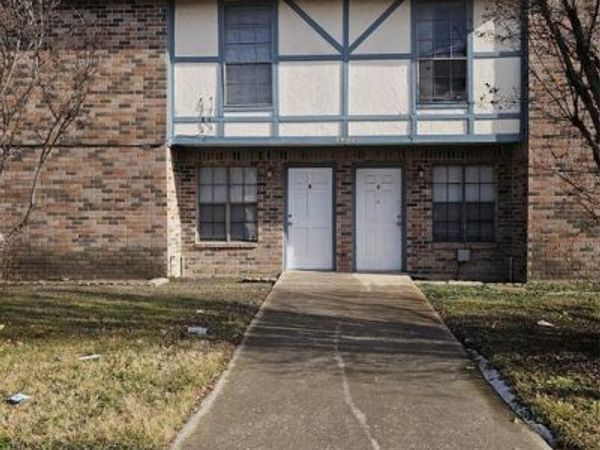 2822 Wimbledon Court , Garland, TX 75041