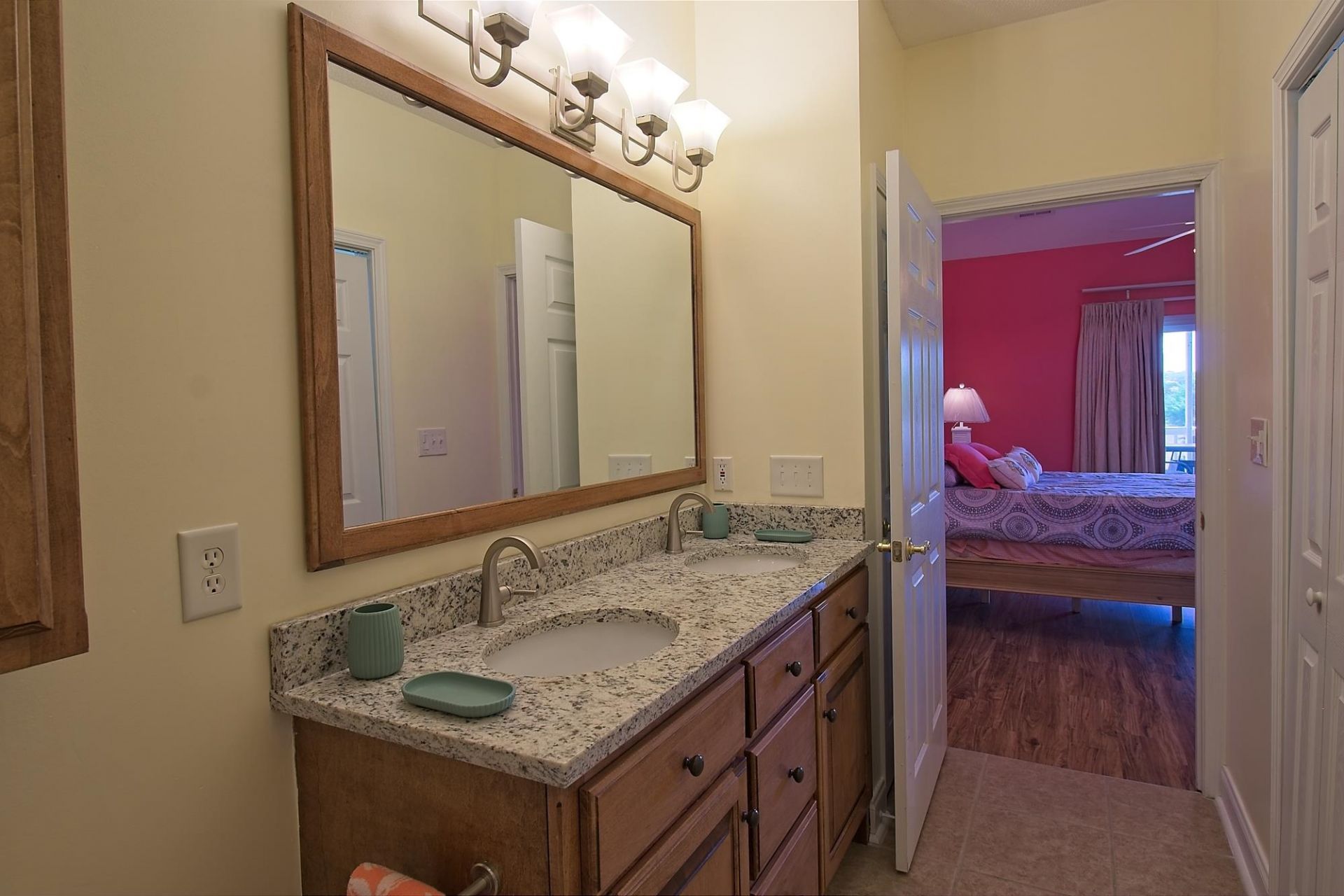 1100 Commons Blvd. Photo 34