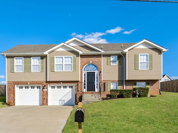 3411 Bradfield Dr, Clarksville, TN 37042