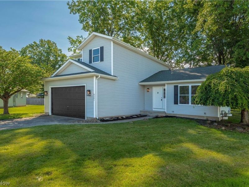 6301 Fiesta Court, Lorain, OH 44053 Photo 2