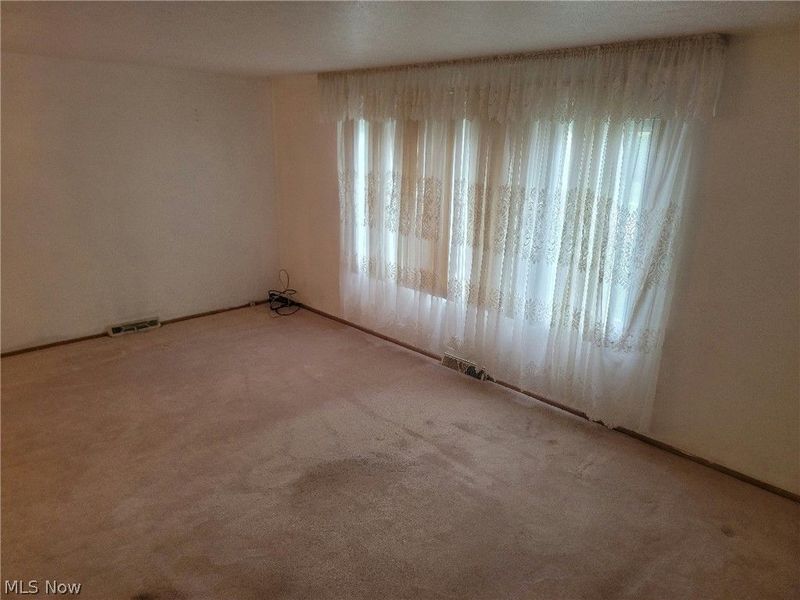 535 E 208th Street, Euclid, OH 44119 Photo 11