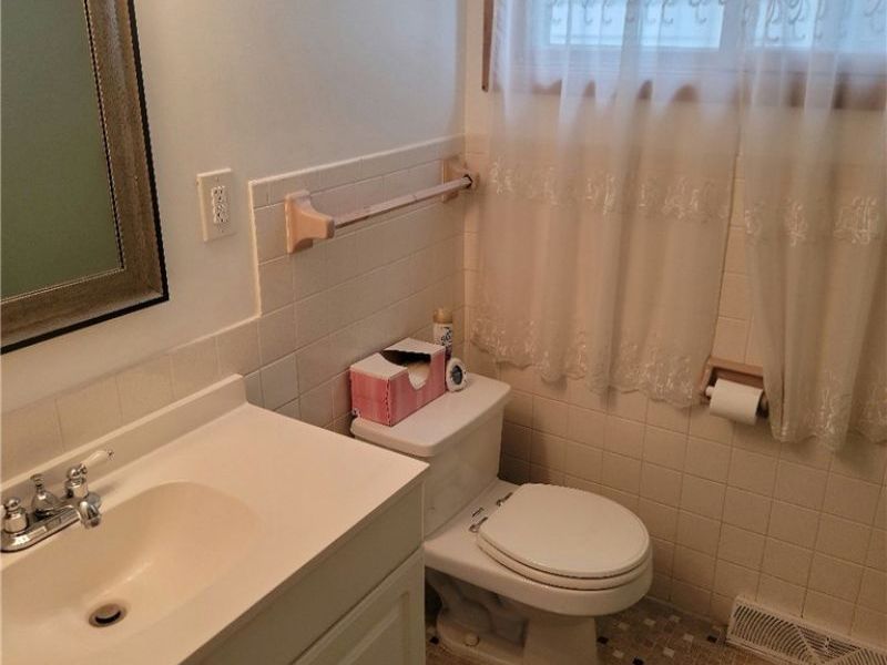535 E 208th Street, Euclid, OH 44119 Photo 14