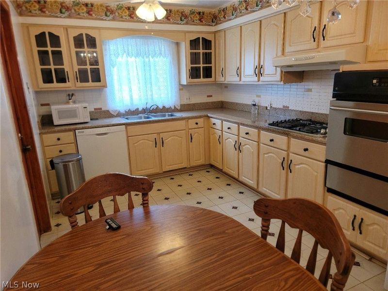 535 E 208th Street, Euclid, OH 44119 Photo 9
