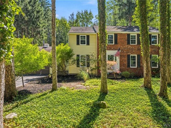 97 Tanglewood Drive W, Orchard Park, NY 14127