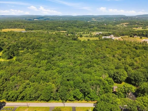 35 Hampton Heights Rd, Lafayette, NJ 07848