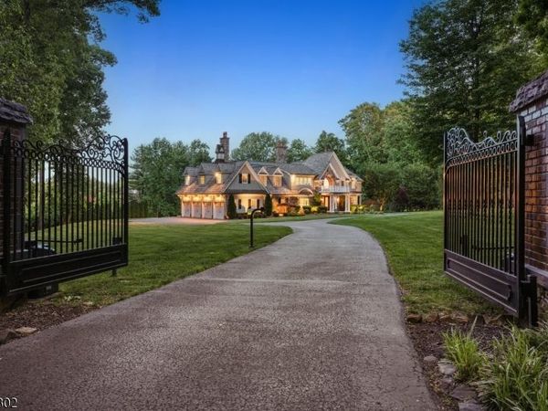 17 Fawn Hill Dr, Harding, NJ 07960