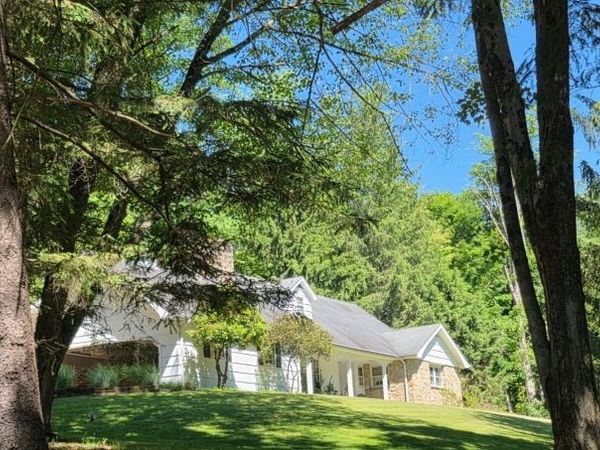 213 Maple Ln, Lebanon, NJ 07830