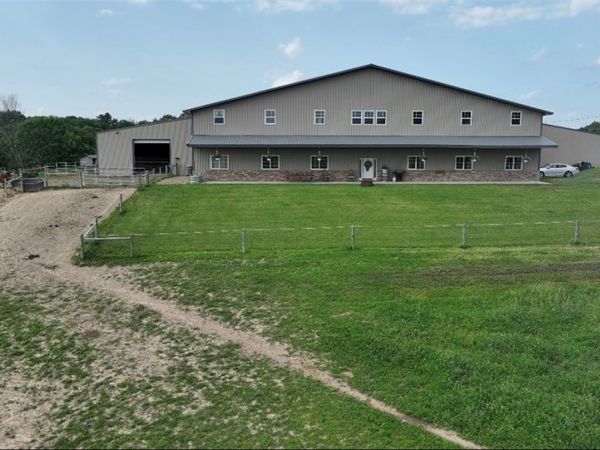 9918 Ridge Road SE, Uhrichsville, OH 44683