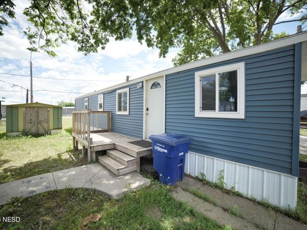 204 9TH STREET SW, Watertown, SD 57201
