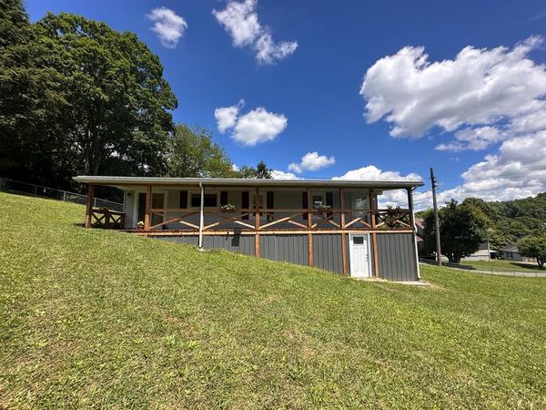 210 THORN ST, SOPHIA, WV 25921