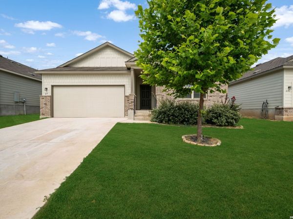 637 Oleander Crk, Seguin, TX 78155