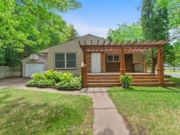 245 10th Avenue SW, Cambridge, MN 55008