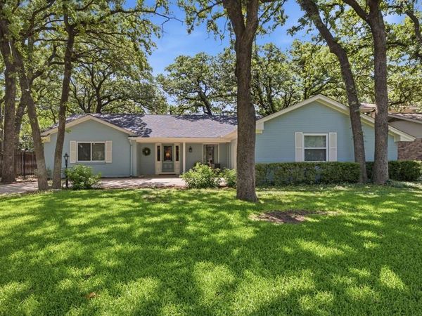 3022 Woodford Drive , Arlington, TX 76013