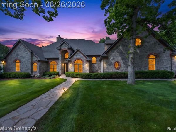 900 Hill Hollow Lane, Milford Vlg, MI 48381