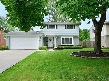 29981 Rock Creek Drive, Southfield, MI 48076
