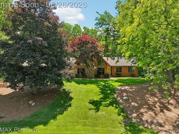 6100 Oak Valley Drive, Hamburg Twp, MI 48189