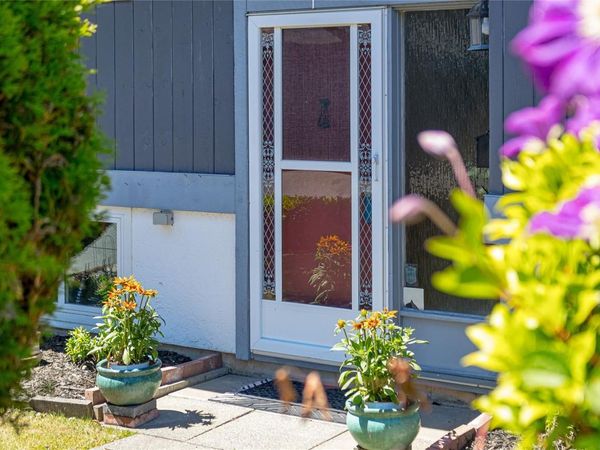 4391 Torquay Dr, Unit #1, Saanich, BC V8N 3L3