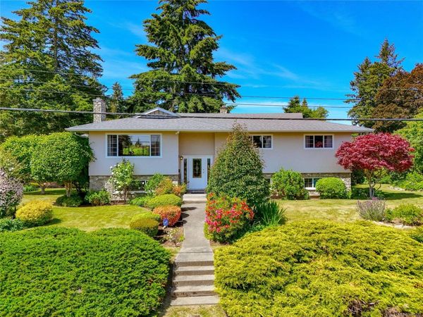 6224 Robin Way , Central Saanich, BC V8Z 5X8