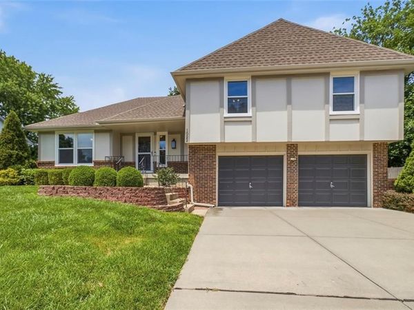1022 SE 5th Street, Lee's Summit, MO 64063
