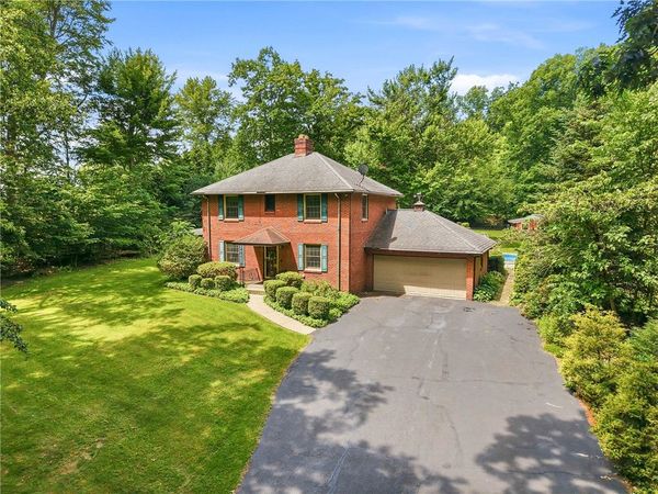 401 Robertson Rd , Hermitage, PA 16148