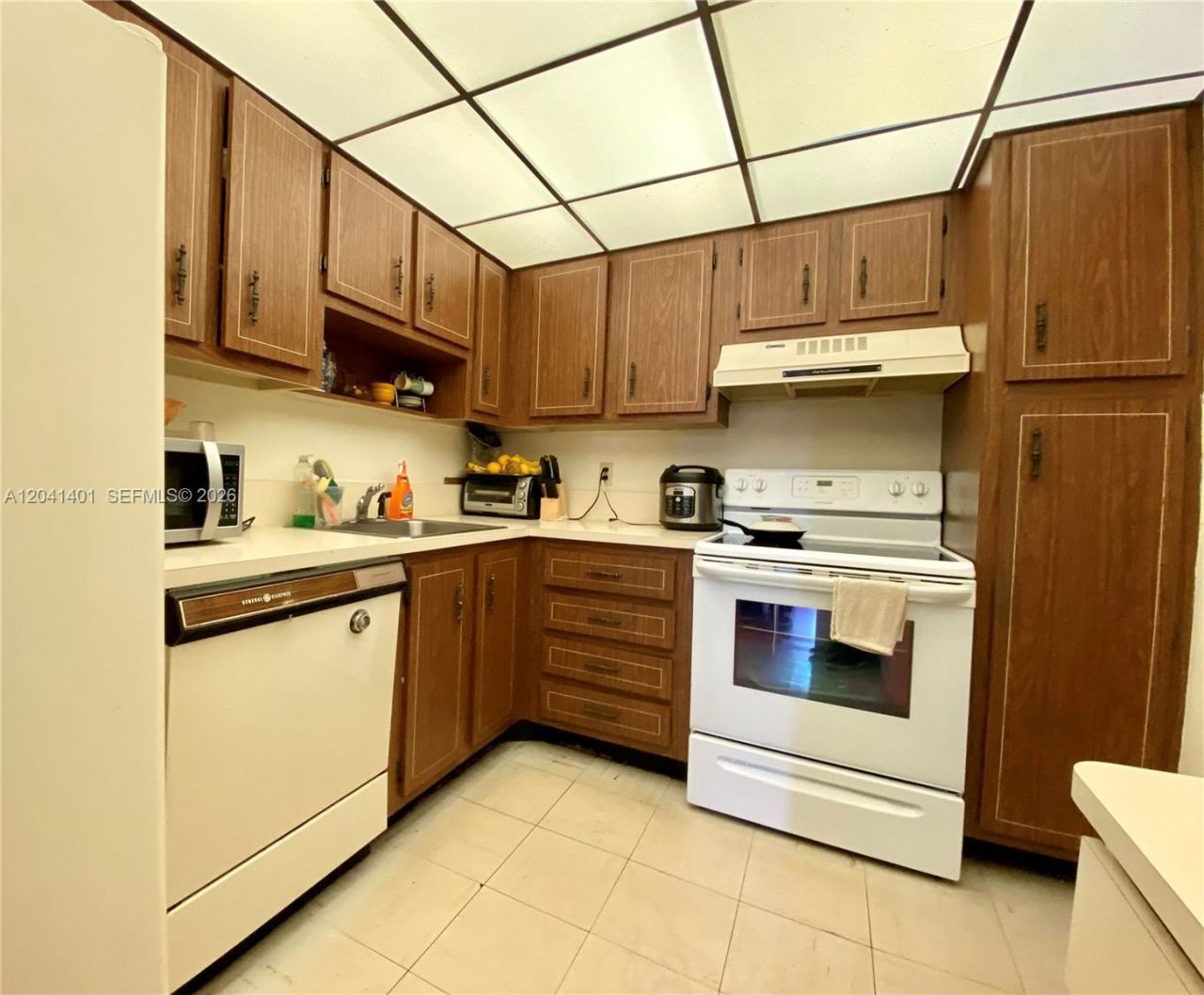 1300 Saint Charles Pl , Unit 420, Pembroke Pines, FL 33026 Photo