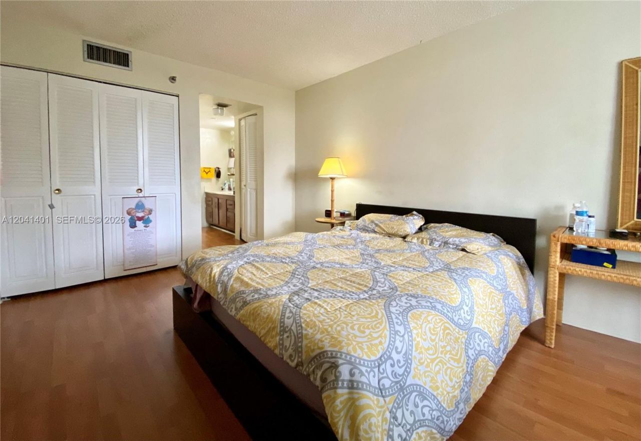 1300 Saint Charles Pl , Unit 420, Pembroke Pines, FL 33026 Photo