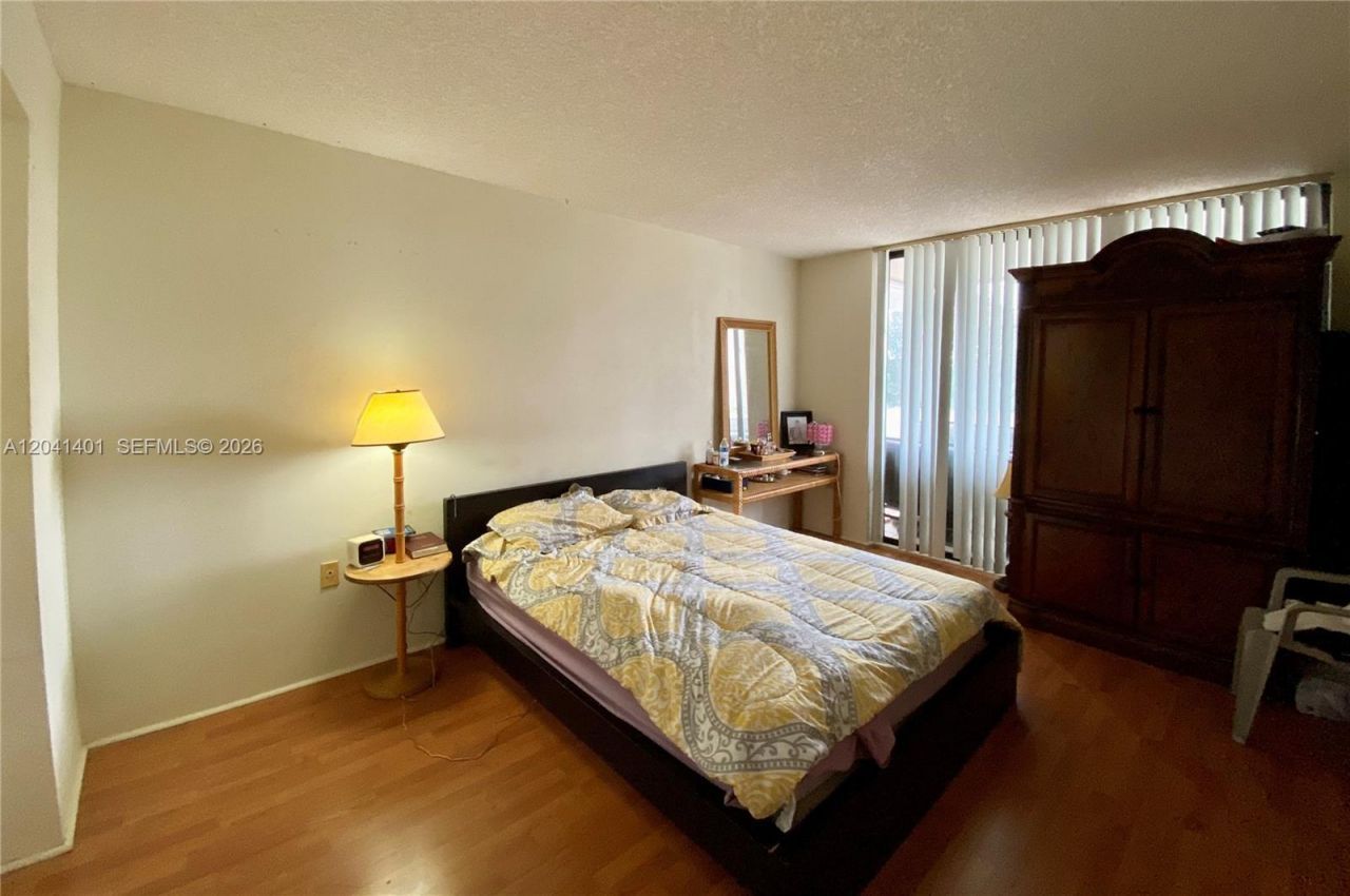 1300 Saint Charles Pl , Unit 420, Pembroke Pines, FL 33026 Photo