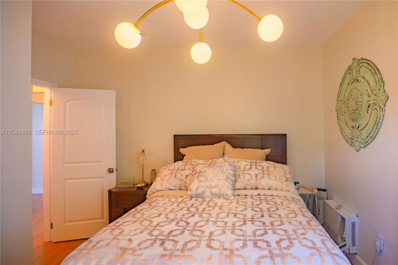 1559 Meridian Ave, Unit 208, Miami Beach, FL 33139 Photo