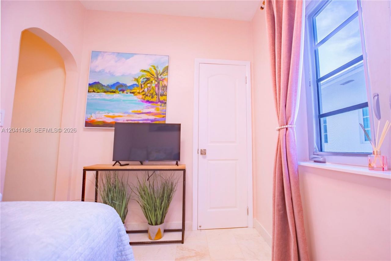 1559 Meridian Ave, Unit 208, Miami Beach, FL 33139 Photo