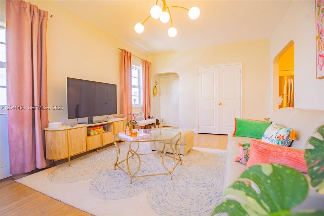 1559 Meridian Ave, Unit 208, Miami Beach, FL 33139 Photo