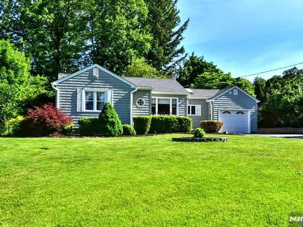 11 Mountain Ridge Drive, WAYNE, NJ 07470