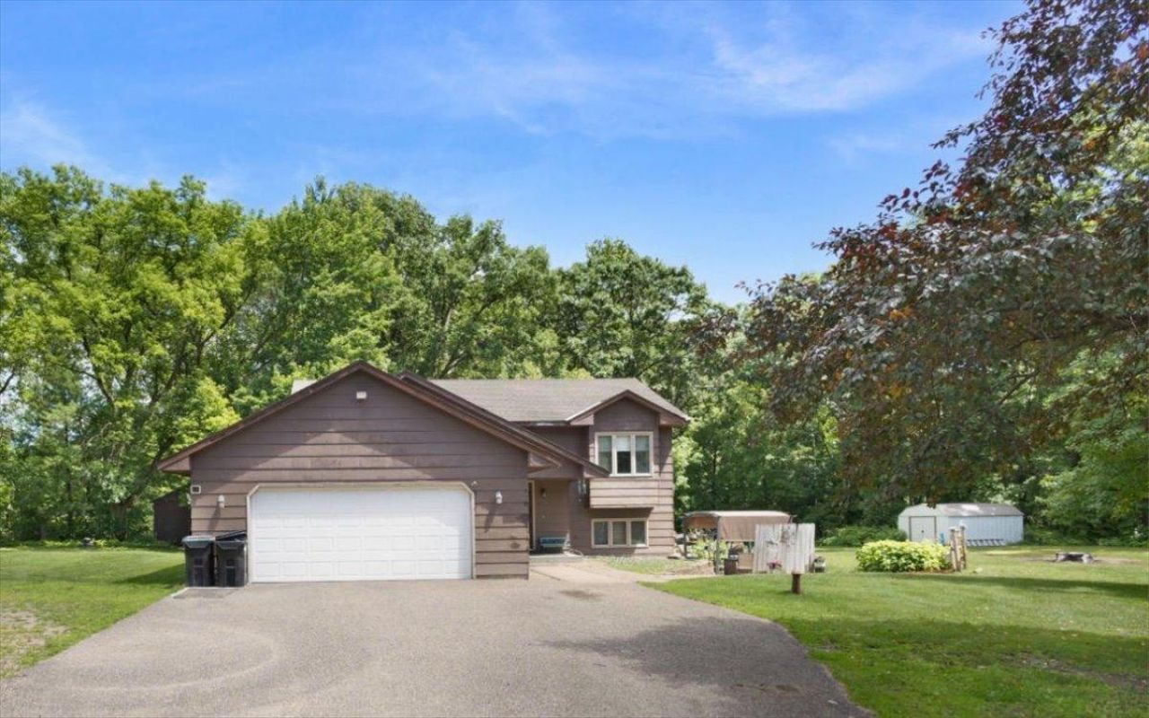 22071 Juniper Street NW, Cedar, MN 55011