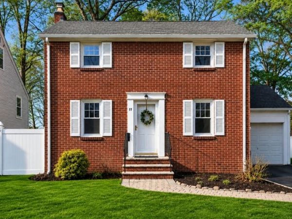 11 MONROE AVENUE, Roseland, NJ 07068