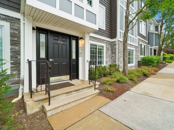 52 Village Dr, Morris, NJ 07960