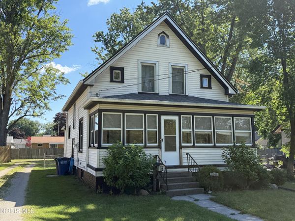 2302 Tremainsville Road, Toledo, OH 43613