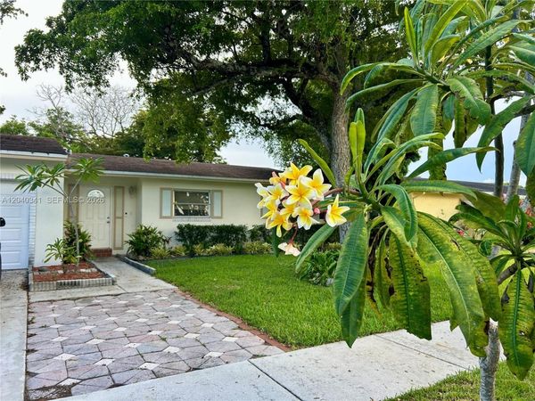 7262 SW 1st St , Margate, FL 33068