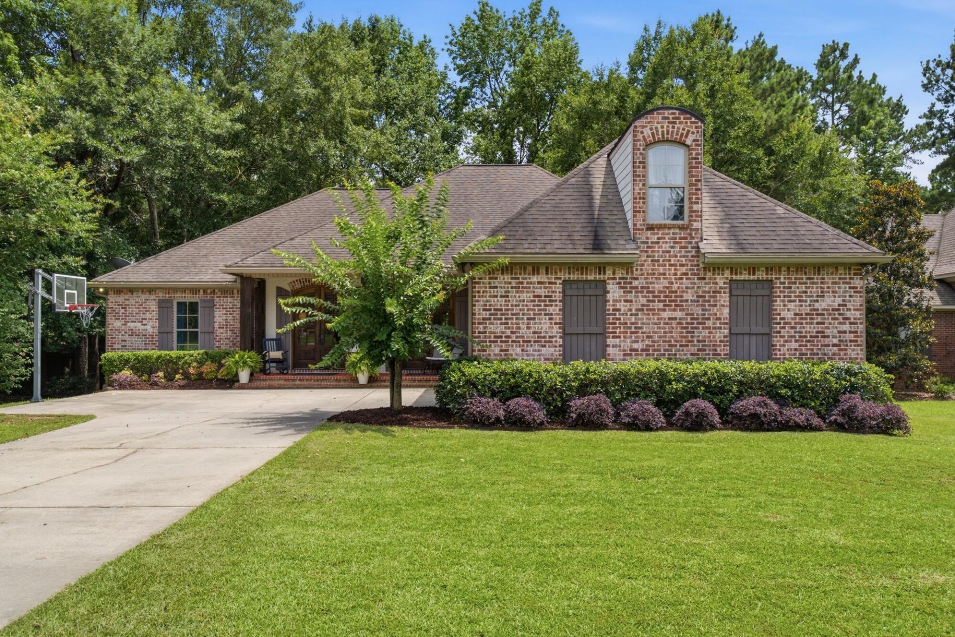 15 W Donnington Hattiesburg, MS 39402