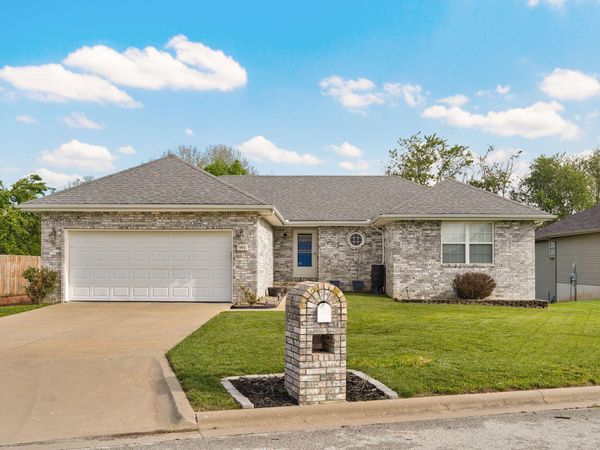 991 W Bates Drive , Nixa, MO 65714