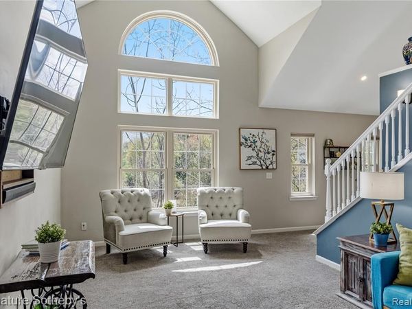 601 Village Lane, Milford Vlg, MI 48381