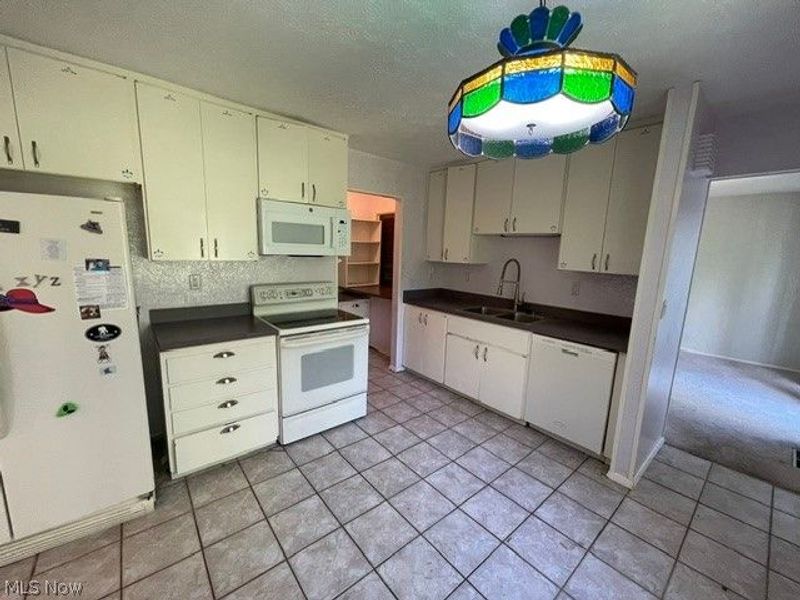 6167 Oakwood Circle, North Ridgeville, OH 44039 Photo 4