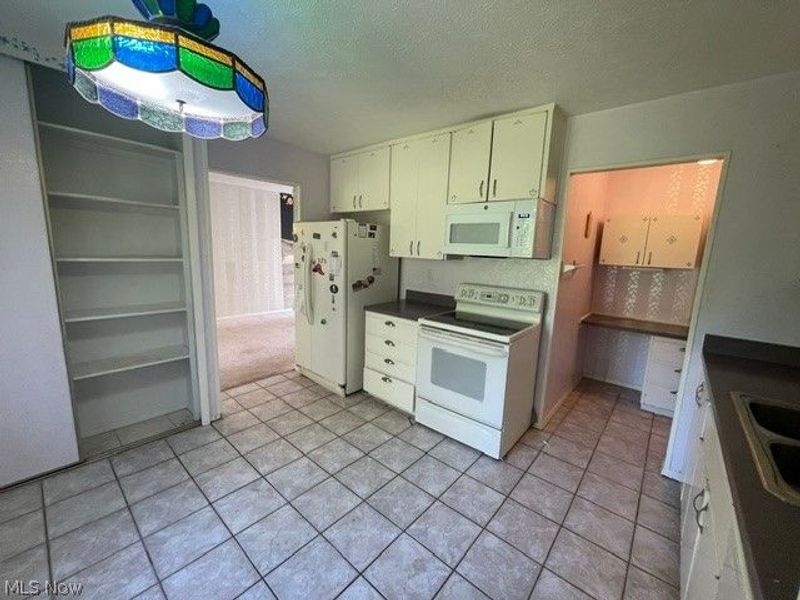 6167 Oakwood Circle, North Ridgeville, OH 44039 Photo 5