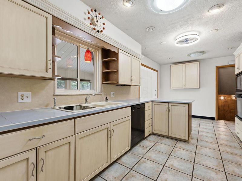 2690 Burnaby Drive, Columbus, OH 43209 Photo 8