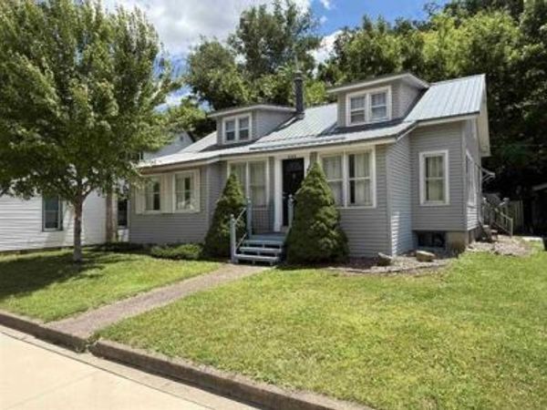 325 MAIN Street, McGregor, IA 52157