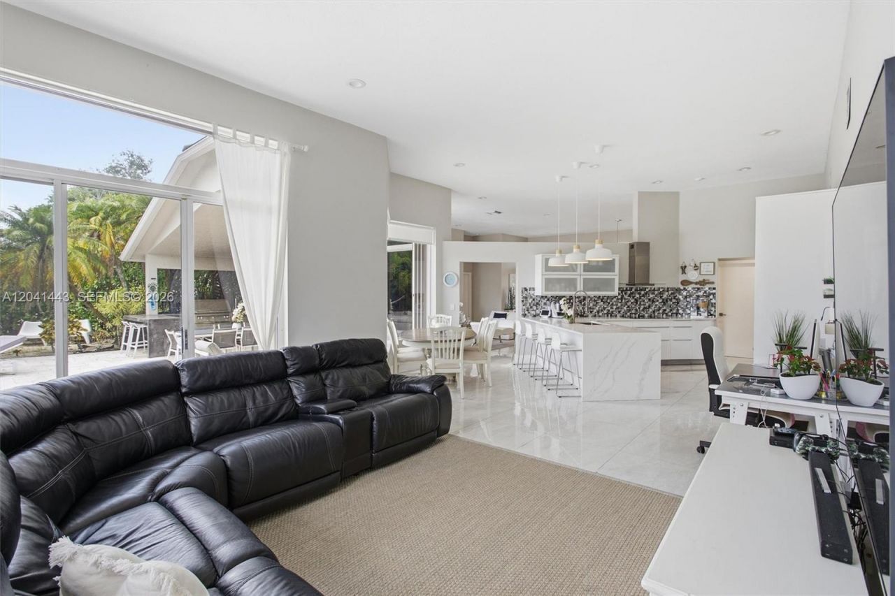 241 Fairmont Way, Weston, FL 33326 Photo