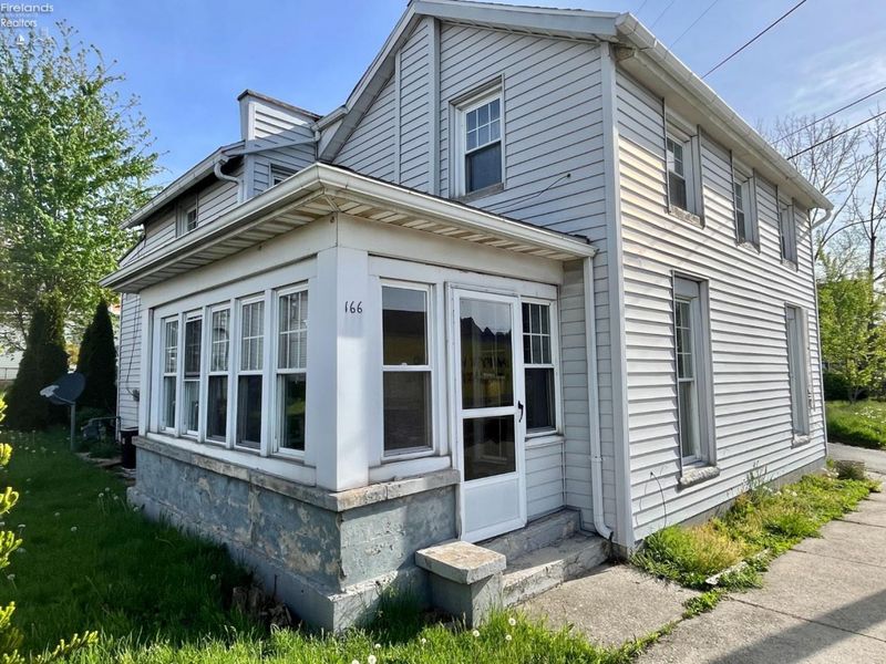 166 W Market Street, Tiffin, OH 44883 Photo 2