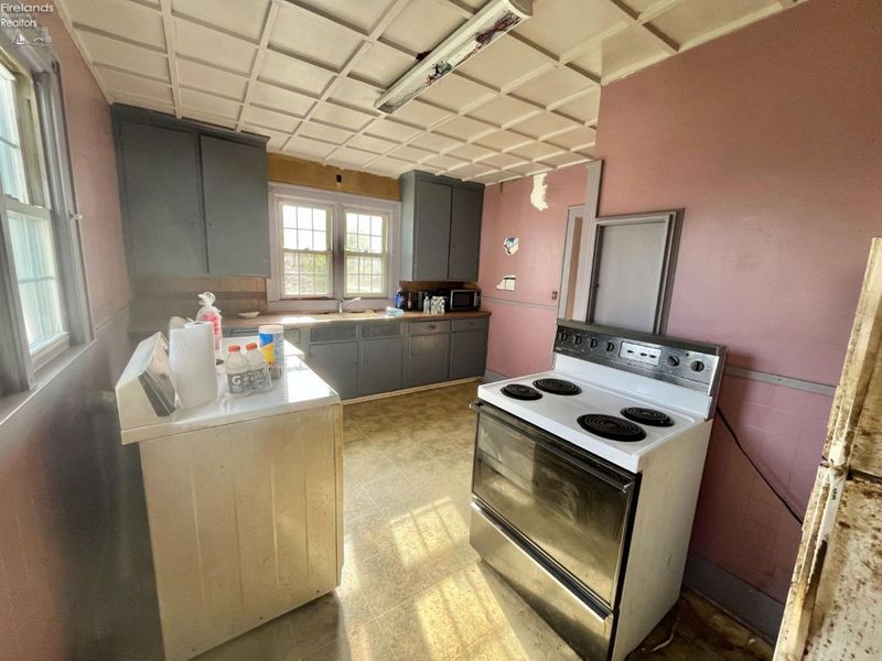 166 W Market Street, Tiffin, OH 44883 Photo 6