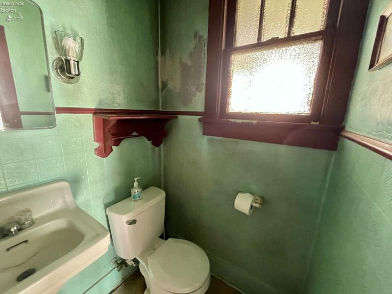 166 W Market Street, Tiffin, OH 44883 Photo 8