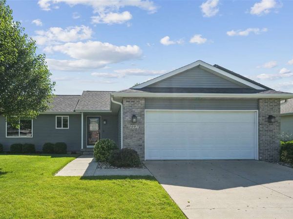 1007 Wolf Drive NW, Cedar Rapids, IA 52405