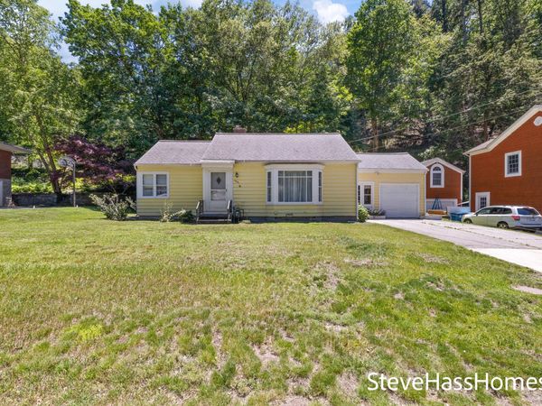 186 Grand Avenue, Grand Haven, MI 49417